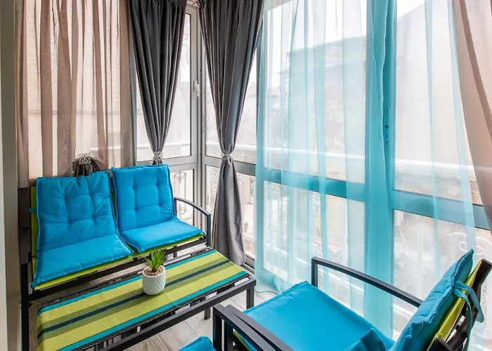 Blue тerrace Center Warna